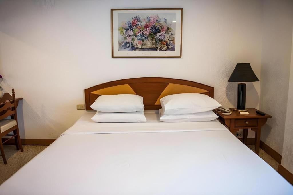 Lido Beach Hotel Патая Екстериор снимка