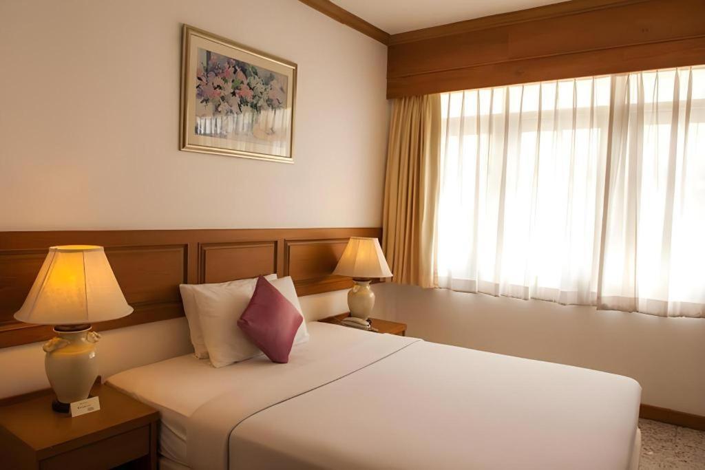 Lido Beach Hotel Патая Екстериор снимка